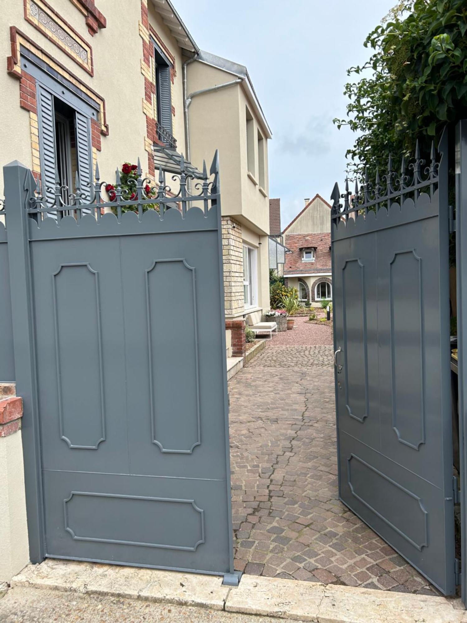 Le Carre Courtois Apartment Luisant Exterior foto